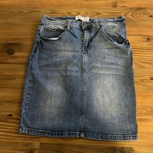 Had this skirt for years, super comfy just switching out my closet.